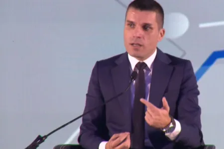 Министерот Николовски на регионалната конференција „Grow up“ во Копаоник