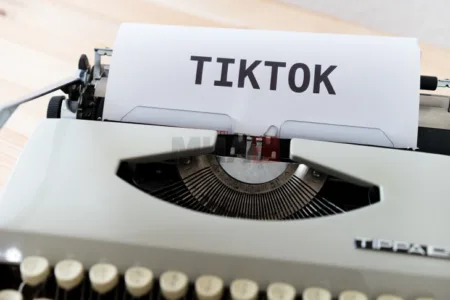 Извештај: Сè помалку луѓе им веруваат на традиционалните медиуми, а сè повеќе се инфомираат преку Тикток