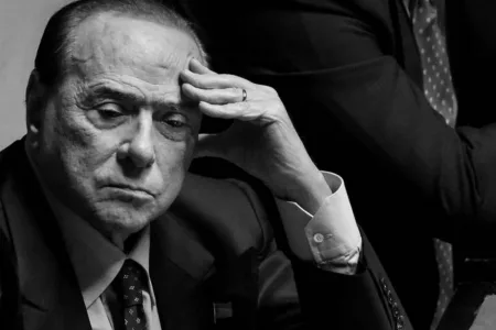 СИМПТОМИ НА ЗЛОБНАТА БОЛЕСТ ОД КОЈА УМРЕ СИЛВИО БЕРЛУСКОНИ: Се појавуваат тивко, го уништуваат телото, а многумина ги игнорираат со години