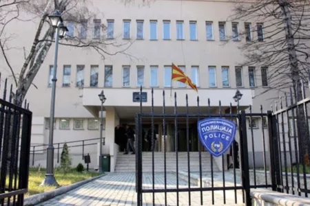 Полицијата апси функционери на ДУИ: Голема акција во Скопје, Неготино и Кавадарци, 15 лица ќе завршат на “топол оброк” 3 пати на ден!? Переле пари со нафтени деривати!?