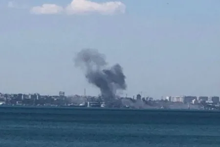 Петмина повредени во руски напад врз Одеса