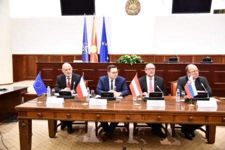 ФОТО | Христијан Мицкоски, пратеничката група на ВМРО-ДПМНЕ и коалицијата на средба со министрите за надворешни работи на Австрија, Чешка и Словачка