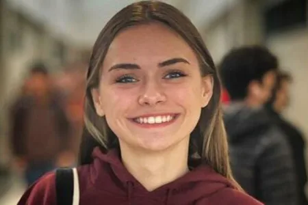 ФОТО | “Се родив во затвор, а мајка ми ме напушти…“ – животна приказна на девојка од која се кршат и најсилните срца: “Успеав да се запишам на Харвард!“