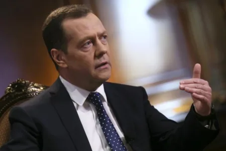 МЕДВЕДЕВ ПРЕДУПРЕДУВА: Или НАТО или Украина ќе исчезнат, Алијансата и Русија се на работ на војна, поточно зад неа!