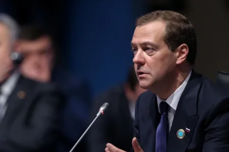 Медведев: Русија мора да избере нестандардни цели за напади врз Украина