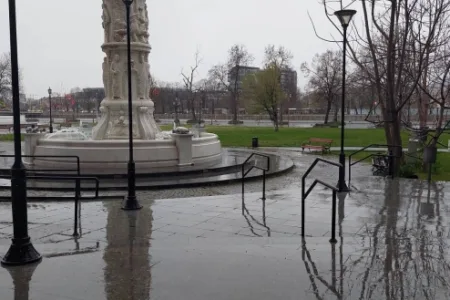 НЕВРЕМЕТО ДОЈДЕ И ВО МАКЕДОНИЈА – Силен дожд, ветер и грмотевици го зафатија Скопје и околината