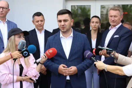 Крешник Бектеши: “Наскоро нови мерки за ранливите категории граѓани“