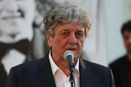 „ГО МОЛАМ БОГ ДА НАЈДЕ СИЛА“ Радош Бајиќ емотивно за здравствената состојба на Жарко Лушевиќ – Актерот НИКОГАШ ПОИСКРЕН