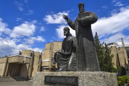 Универзитетот „Св. Кирил и Методиј“ во Скопје со демант за обвинувањата кон ректорката од „група професори“