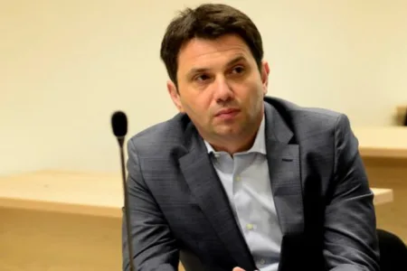 Кривичен суд Скопје: “Според пресудата – притворот за Миле Јанакиевски е оправдан, а критикувана е должината на жалбената постапка“
