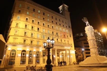 ВМРО-ДПМНЕ: “Дали за профит на некој од власта народот чека во редици на минусни температури за вадење на пасоши ?“