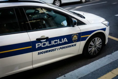 ДВАЈЦА ПРИЈАТЕЛИ (18) ЗАГИНАА НА ПАТ КОН УЧИЛИШТЕ: Страшна несреќа во Хрватска: Од моторот не останало ништо, ПРЕДНИОТ ДЕЛ ОДЛЕТАЛ ВО ШУМАТА