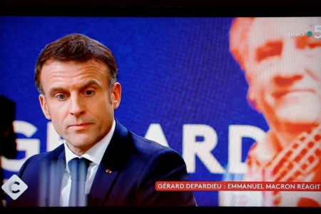 Бес и огорченост кај Французинките откако Макрон застана во одбрана на актерот Жерар Депардје