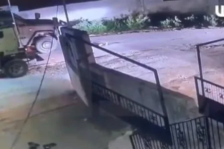 ВИДЕО | ВООЗНЕМИРУВАЧКА СООДРЖИНА – Израелски војници со џип прегазуваат тела на убиени Палестинци