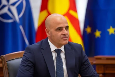Димитар Ковачевски лично ја достави оставката до Собранието, а попладнево се очекува оставката и од Талат Џафери