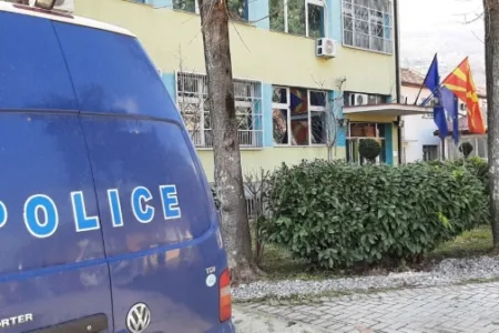 ВО БРВЕНИЦА СЕ ПУКАЛО НА СЕМЕЈНА ВЕСЛБА – Проектилот завршил во соседството, повреден 81-годишен соселанец