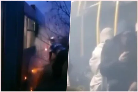 Се запалил автобус во Белград: Неверојатна реакција, сите седат и зјапаат во телефоните, а од чадот не се гледа прстот пред око (ВИДЕО)