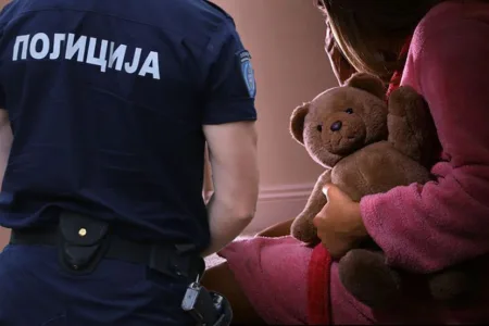 СТРАВ И УЖАС – Обвинета жена од Косово: Со тепање натерала девојка на проституција, и помагале малолетните ќерки