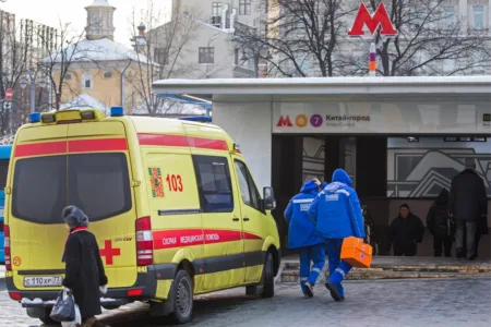 ЖЕНА СЕ ПОРОДИЛА ВО МЕТРО: Девојчето дојде на овој свет пред да дојде брзата помош, а тој прв им помогнал на мајката и на бебето