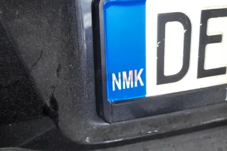 МВР: Изменет Правилникот за налепници „НМК“ на возилата, рокот е продолжен до 31 декември 2024