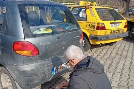 Во три станици за технички преглед во Велес се делат бесплатни налепници за возилата со ознаката „НМК“