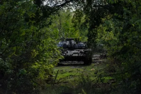 Украинската армија соопшти дека се повлекла од уште две села во близина на Авдеевка
