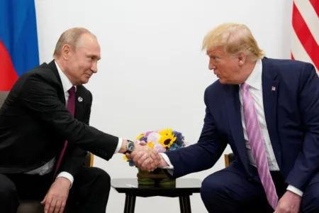 Трамп ќе ја игра играта на Путин доколку биде реизбран за претседател, изјави поранешниот директор на ЦИА