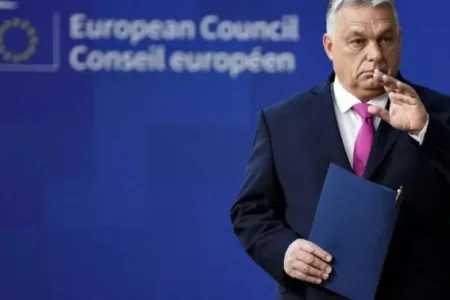 Како Орбан беше „притиснат до ѕид“ за да гласа за помошта од 50 милијарди евра за Украина