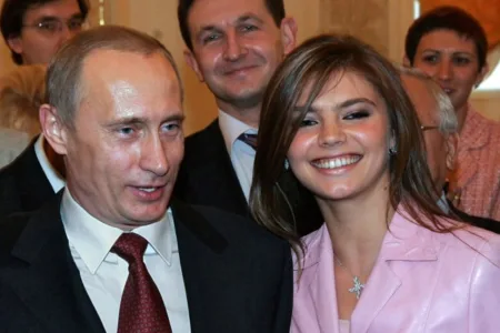 Руската империја се враќа, Путин му го „предава“ Кремљ на синот?