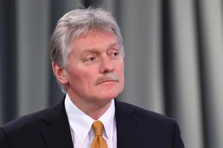 Песков: Франција веќе индиректно учествува во конфликтот во Украина