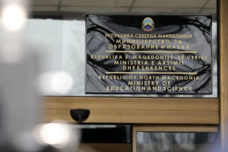 МОН: Исплатени се студентските стипендии заклучно со март