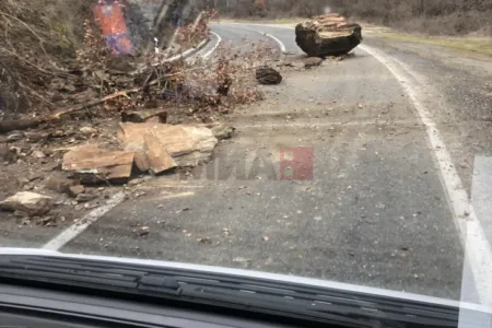 На патот Крива Паланка – ГП Деве Баир да се управува внимателно, се работи на патот и има одрони