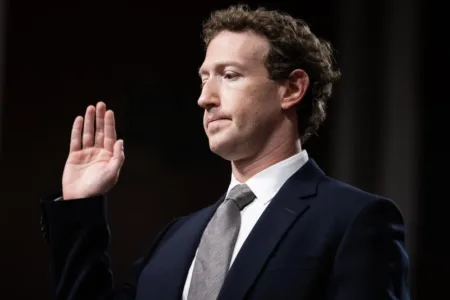 FACEBOOK МОЖЕ ДА ГО КОРИСТЕЛ ВАШИОТ ТЕЛЕФОН БЕЗ ДА ЗНАЕТЕ: Документи го откриваат новиот скандал на Цукерберг – протекоа неговите мејлови