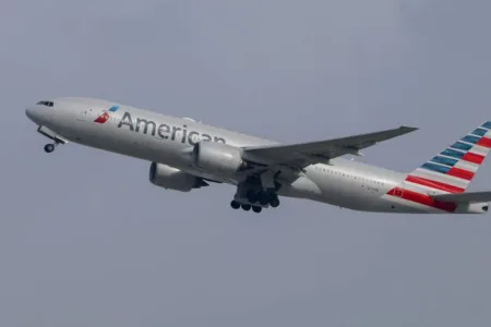 Драма во Лос Анџелес – Боинг 777 мораше принудно да слета поради можни механички пробеми