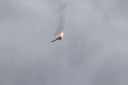 ДРАМАТИЧНО ВИДЕО ОД падот на РУСКИ АВИОН КАЈ СЕВАСТОПОЛ: Авионот падна директно во морето, пилотот спасен на 200 метри од брегот (ВИДЕО)