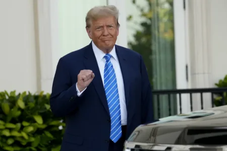 „ТРАМП МИСЛИ ДЕКА УКРАИНА МОРА ДА БИДЕ ДЕЛ ОД РУСИЈА“ Поранешен советник на поранешниот американски претседател: „Тој тоа многу јасно го стави до знаење за време на неговиот мандат“