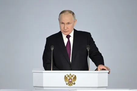 Путин го разреши министерот за одбрана Шојгу