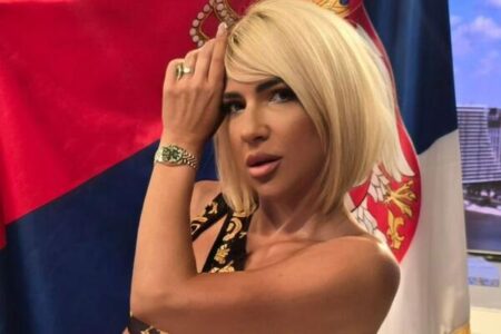 Јована Јеремиќ се соблече во вилата која ја доби од Драган: Го покажа своето тело во минијатурно бикини, па испрати јасна порака (фото)