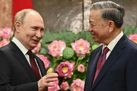 Путин во Виетнам, во посета критикувана од САД