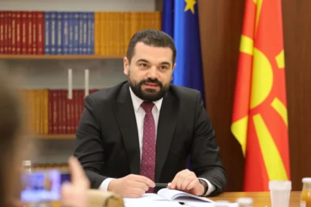 Лога: Ако сакаме да ја зачуваме унитарноста, мора да има легитимен претставник на Албанците во власта