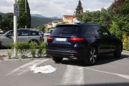 Малата Софија (1,5) загина пред градинка, баба ја удрила со оваа „мечка“: Не ја ни видела, дошла да го земе внукот