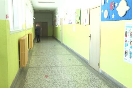 Заврши учебната година за средношколците, основците со настава до 17 јуни
