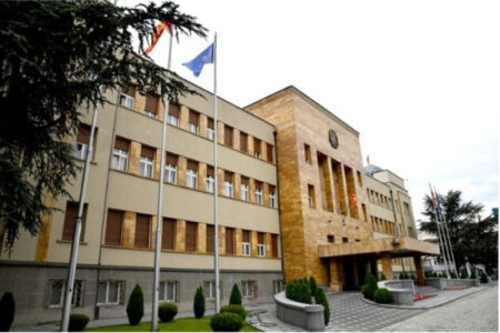 Сите пратеници земаат плата од Собрание дури и ако не се откажат од министерските функции