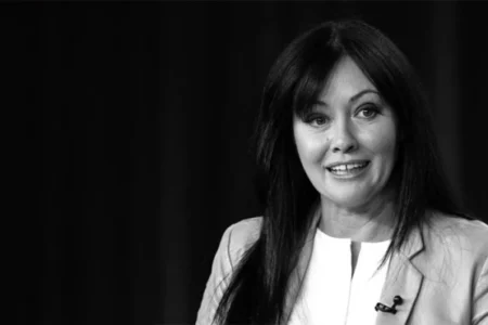 „Лежеше и полека умираше, најтешко од се беше…“: Докторот ги опиша последните минути од животот на Шенон Доерти