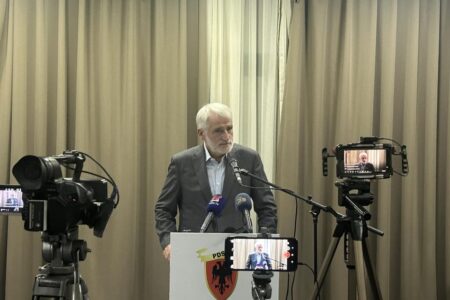 Мендух Тачи официјално раскрстил со Али Ахмети