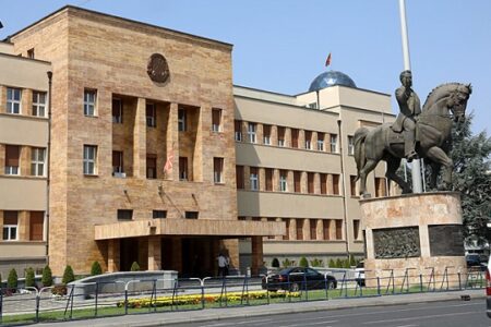 Ќе има двојазични лиценци за работа во градинките: Предлогот на Лимани и Велкоски денес пред пратениците
