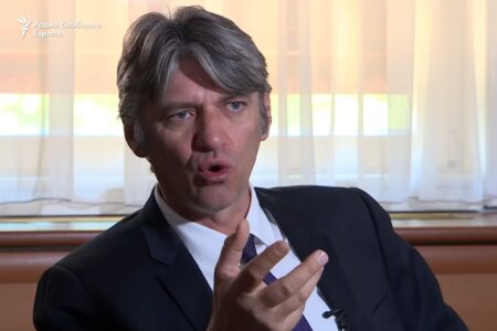 Села: Албин Курти ја работи работата на „ѓаволот“, не е тој што јас го познавав
