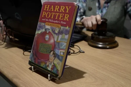 Книгата за Хари Потер беше продадена за 21.000 фунти, но требаше да заврши во канта
