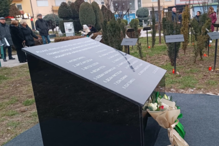 Oткриена спомен плоча во спомен на загинатите во сообраќајната несреќа во Ласкарци