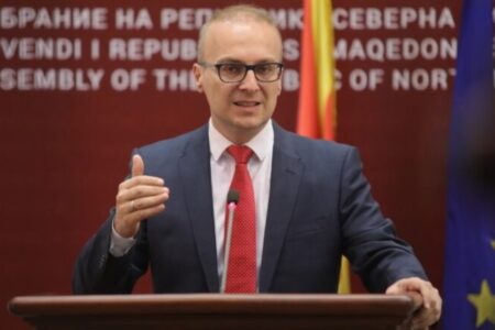 Милошоски: Македонија да има нов модерен грб